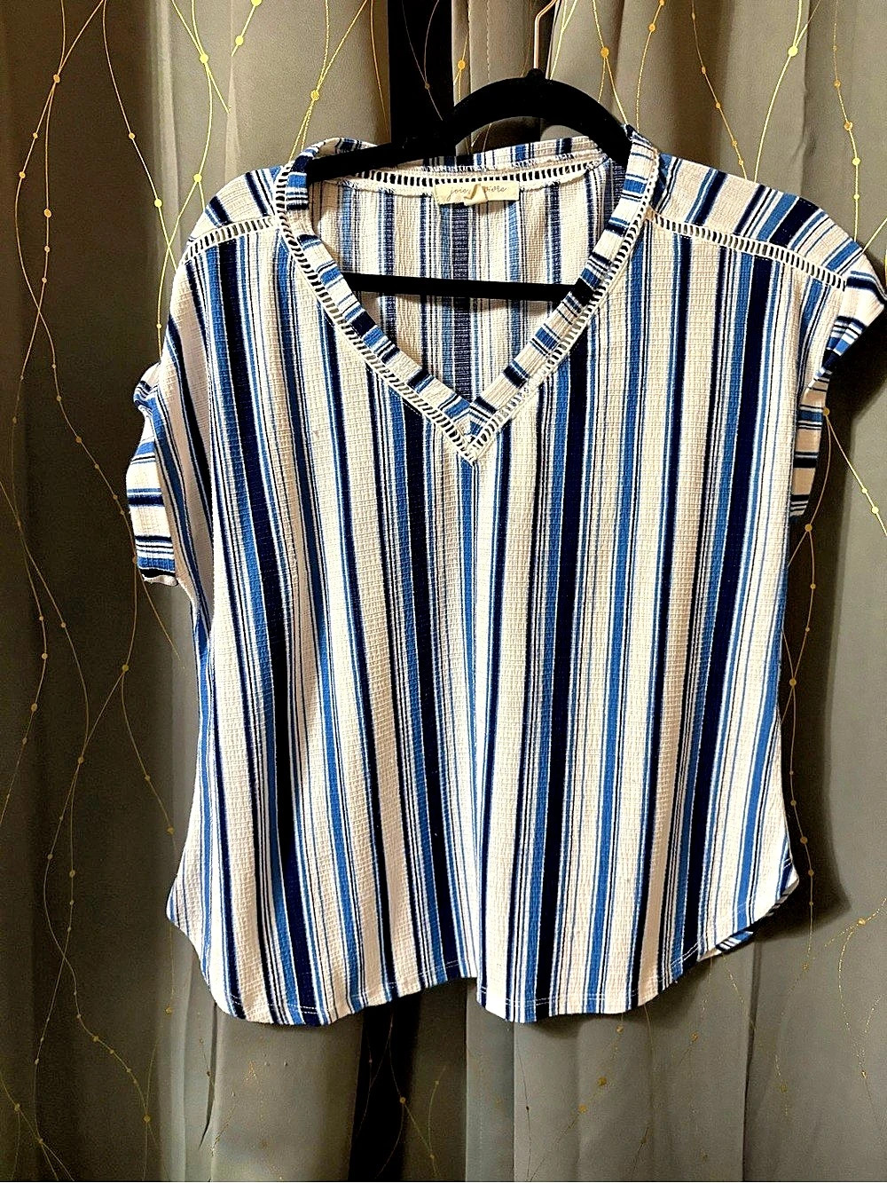 joie de vivre Striped V-Neck Blouse in Blue & White Size Medium